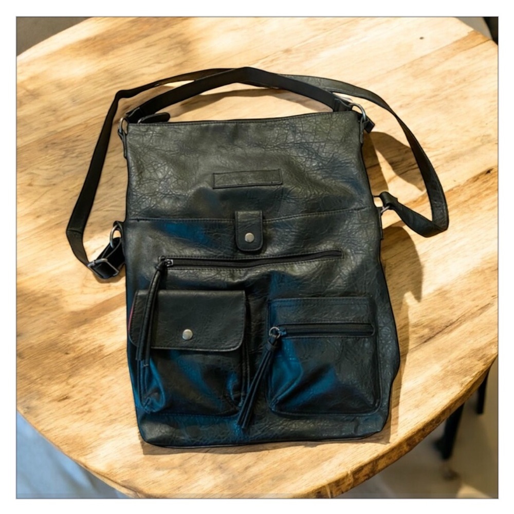 American Eagle AE Vegan Black Leather
Multipocket Crossbody Tribal Bag - Picture 4 of 16